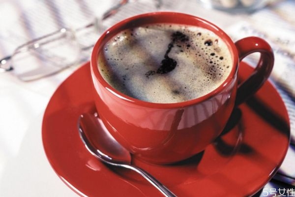 熱咖啡和冰咖啡優(yōu)勢(shì)區(qū)別呢 冰咖啡可以放多久呢 熱咖啡和冰咖啡優(yōu)勢(shì)區(qū)別呢 冰咖啡可以放多久呢