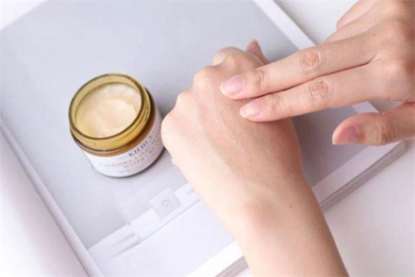 科顏氏金盞花爆水霜和高保濕霜區(qū)別-哪個好用 科顏氏金盞花爆水霜和高保濕霜區(qū)別-哪個好用