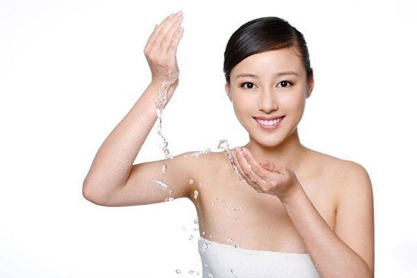 冷水洗臉可以收縮毛孔嗎 冷水洗臉要注意什么 冷水洗臉可以收縮毛孔嗎 冷水洗臉要注意什么