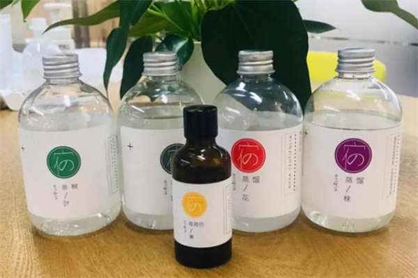 茶樹(shù)純露怎么用 茶樹(shù)純露可以天天用嗎 茶樹(shù)純露怎么用 茶樹(shù)純露可以天天用嗎