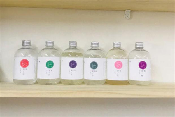 茶樹(shù)純露怎么用 茶樹(shù)純露可以天天用嗎 茶樹(shù)純露怎么用 茶樹(shù)純露可以天天用嗎