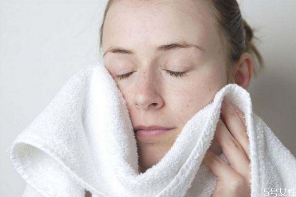 護理油性皮膚的技巧有哪些 油性皮膚如何選擇護膚品 護理油性皮膚的技巧有哪些 油性皮膚如何選擇護膚品