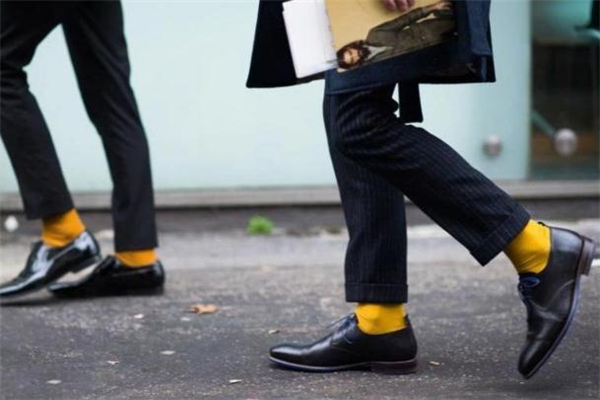 男生襪子顏色怎么搭配 男生襪子怎么搭配好看 男生襪子顏色怎么搭配 男生襪子怎么搭配好看