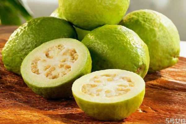 番石榴的籽可以用吃嗎 番石榴的籽有什么作用呢 番石榴的籽可以用吃嗎 番石榴的籽有什么作用呢