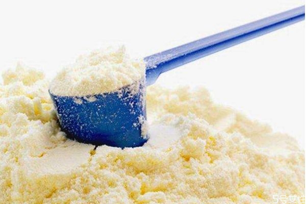 沖奶粉需要多熱的水呢 沖奶粉的注意有什么呢 沖奶粉需要多熱的水呢 沖奶粉的注意有什么呢