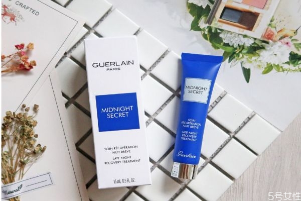 秋天要用面霜嗎 秋天適合擦乳還是霜 秋天要用面霜嗎 秋天適合擦乳還是霜