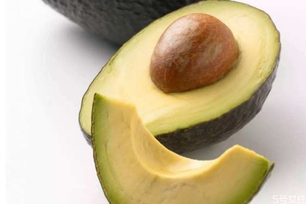 牛油果的熱量有多少呢 經(jīng)常吃牛油果會長胖嗎 牛油果的熱量有多少呢 經(jīng)常吃牛油果會長胖嗎