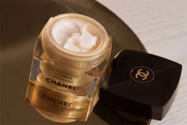 香奈兒金磚面霜怎么樣 香奈兒金磚面霜會(huì)長痘嗎 香奈兒金磚面霜怎么樣 香奈兒金磚面霜會(huì)長痘嗎