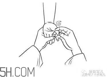 怎樣能減少寶寶吐奶情況？寶寶吐奶后要注意哪些問題？