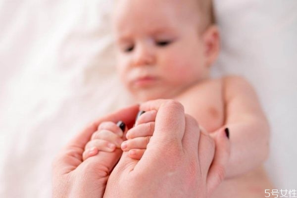 嬰兒紅屁股是上火嗎 嬰兒紅屁股是因?yàn)槭裁? alt=