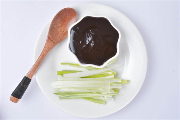 甜面醬怎么熬制才香 甜面醬怎么吃 甜面醬怎么熬制才香 甜面醬怎么吃