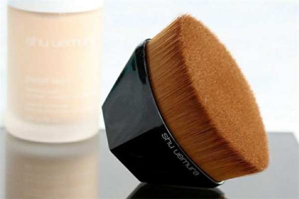 植村秀55號粉底刷真假對比 植村秀粉底刷是什么毛 植村秀55號粉底刷真假對比 植村秀粉底刷是什么毛