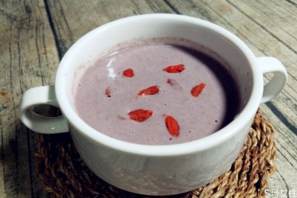 經(jīng)期可以喝黑豆?jié){嗎 經(jīng)期喝黑豆?jié){會怎么樣呢 經(jīng)期可以喝黑豆?jié){嗎 經(jīng)期喝黑豆?jié){會怎么樣呢