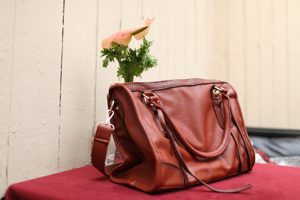 牛皮包太硬怎么辦 牛皮包和羊皮包哪個好 牛皮包太硬怎么辦 牛皮包和羊皮包哪個好