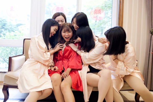 晨袍什么顏色好看 晨袍什么時(shí)候穿好 晨袍什么顏色好看 晨袍什么時(shí)候穿好