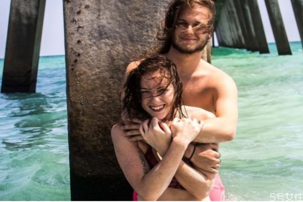 約會(huì)初次見面聊什么 第一次約會(huì)該說(shuō)啥