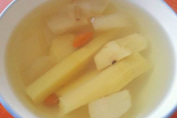 甘蔗煮水要去皮嗎 甘蔗煮水怎么做 甘蔗煮水要去皮嗎 甘蔗煮水怎么做