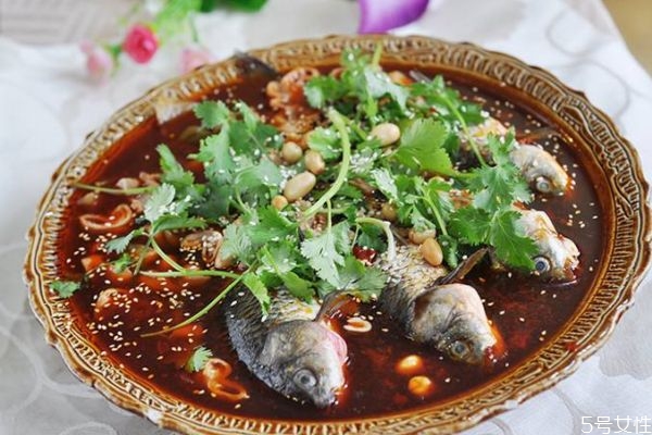 孕婦可以吃鯽魚(yú)嗎 孕婦吃鯽魚(yú)有什么注意的呢 孕婦可以吃鯽魚(yú)嗎 孕婦吃鯽魚(yú)有什么注意的呢