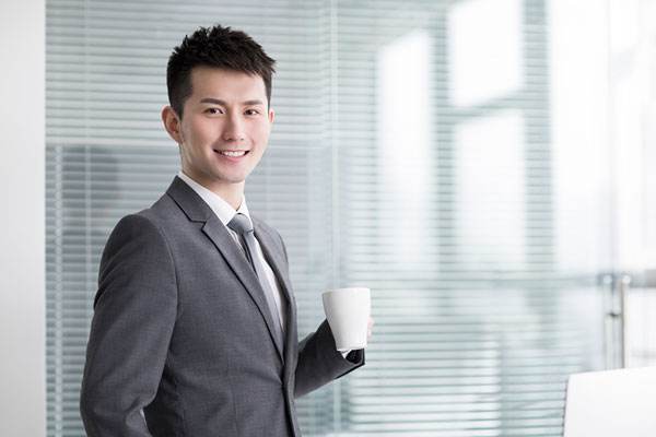 小西裝有墊肩好還是沒墊肩好 小西裝墊肩可以拆嗎 小西裝有墊肩好還是沒墊肩好 小西裝墊肩可以拆嗎