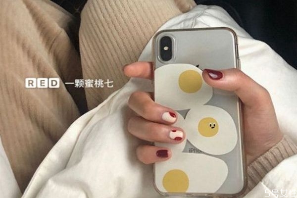 秋冬涂什么顏色的指甲顯手白 2020美甲流行色趨勢 秋冬涂什么顏色的指甲顯手白 2020美甲流行色趨勢