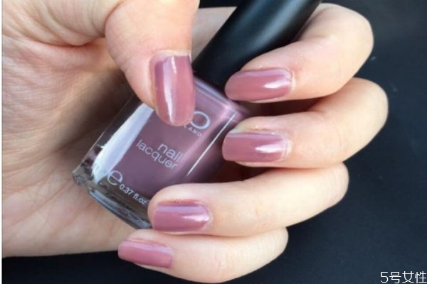 秋冬涂什么顏色的指甲顯手白 2020美甲流行色趨勢 秋冬涂什么顏色的指甲顯手白 2020美甲流行色趨勢