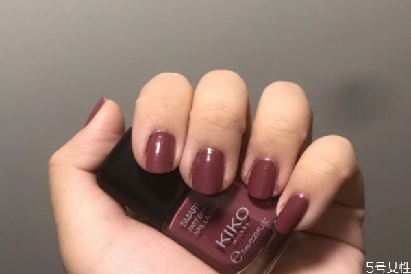 秋冬涂什么顏色的指甲顯手白 2020美甲流行色趨勢 秋冬涂什么顏色的指甲顯手白 2020美甲流行色趨勢