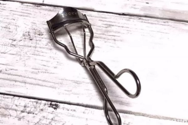 suqqu睫毛夾和植村秀哪個(gè)好 植村秀睫毛夾和suqqu對比 suqqu睫毛夾和植村秀哪個(gè)好 植村秀睫毛夾和suqqu對比