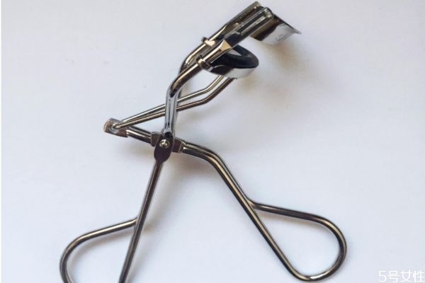 suqqu睫毛夾和植村秀哪個(gè)好 植村秀睫毛夾和suqqu對比 suqqu睫毛夾和植村秀哪個(gè)好 植村秀睫毛夾和suqqu對比