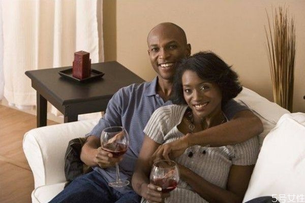 網(wǎng)戀可靠嗎 四招教你應對網(wǎng)戀陷阱 網(wǎng)戀可靠嗎 四招教你應對網(wǎng)戀陷阱