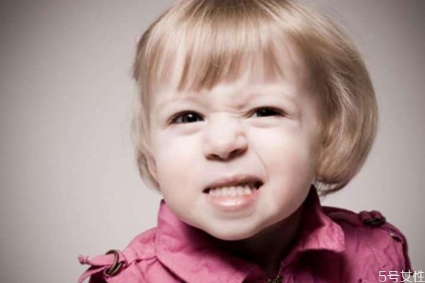 為什么小孩子睡覺會磨牙呢 小孩子睡覺磨牙原因是什么呢 為什么小孩子睡覺會磨牙呢 小孩子睡覺磨牙原因是什么呢