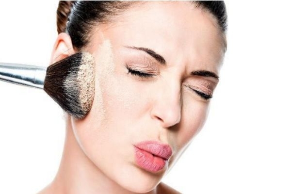 怎么化妝比較服帖 可以讓底妝不浮粉的小技巧 怎么化妝比較服帖 可以讓底妝不浮粉的小技巧
