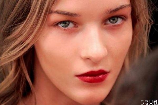 見長輩化什么眼影 見家長眼影妝容 見長輩化什么眼影 見家長眼影妝容