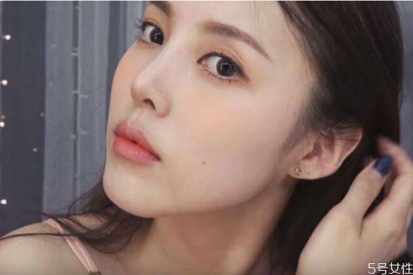 見長輩化什么眼影 見家長眼影妝容 見長輩化什么眼影 見家長眼影妝容