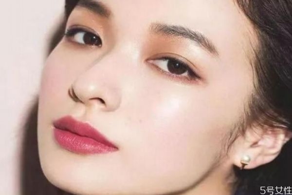 怎么畫眼妝顯得溫柔 如何畫一個(gè)溫柔的妝 怎么畫眼妝顯得溫柔 如何畫一個(gè)溫柔的妝