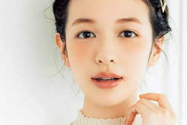 見長輩化什么眼影 見家長眼影妝容 見長輩化什么眼影 見家長眼影妝容