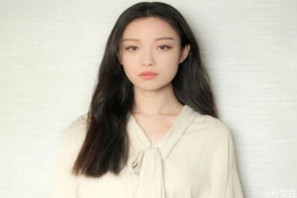 見長輩化什么眼影 見家長眼影妝容 見長輩化什么眼影 見家長眼影妝容