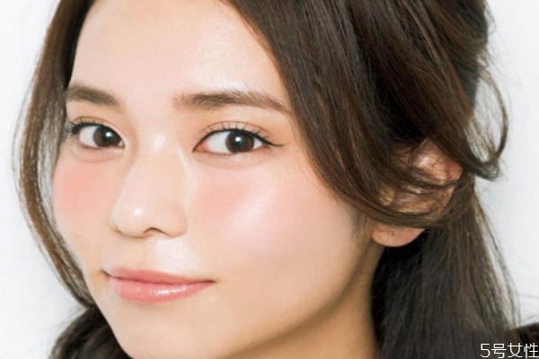 怎么畫眼妝顯得溫柔 如何畫一個(gè)溫柔的妝 怎么畫眼妝顯得溫柔 如何畫一個(gè)溫柔的妝