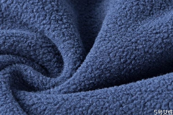 德絨和搖粒絨哪一個更保暖 搖粒絨和羽絨哪個保暖 德絨和搖粒絨哪一個更保暖 搖粒絨和羽絨哪個保暖