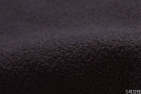 復(fù)合搖粒絨與雙面搖粒絨的區(qū)別 搖粒絨面料的用途及清洗 復(fù)合搖粒絨與雙面搖粒絨的區(qū)別 搖粒絨面料的用途及清洗