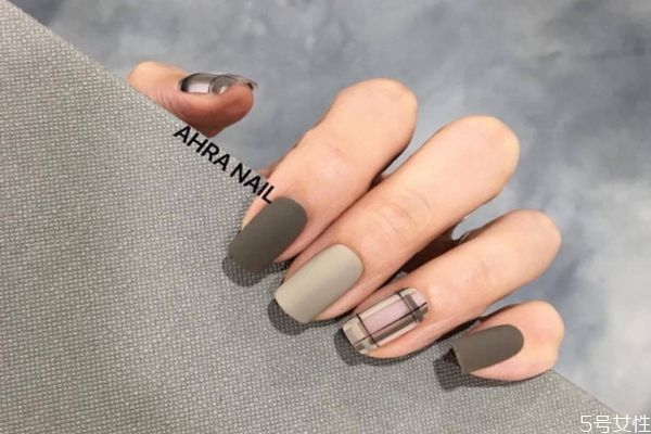 美甲先封層還是先貼鉆 美甲貼鉆步驟 美甲先封層還是先貼鉆 美甲貼鉆步驟