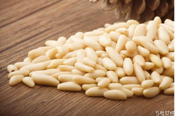 松子仁有什么營養(yǎng)價值呢 松子仁怎么做好吃呢 松子仁有什么營養(yǎng)價值呢 松子仁怎么做好吃呢