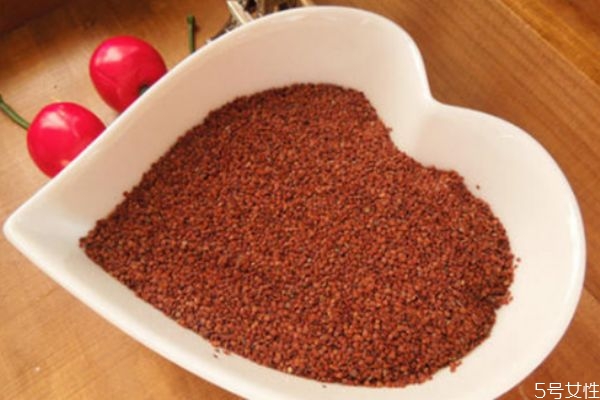 敷海藻面膜前要上一層底膜嗎 海藻面膜適合什么膚質(zhì) 敷海藻面膜前要上一層底膜嗎 海藻面膜適合什么膚質(zhì)