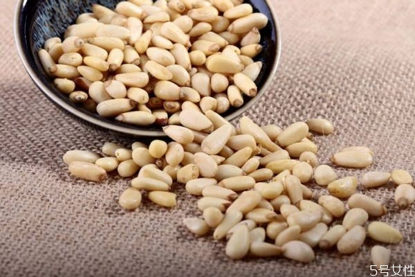 孕婦可以吃松子仁嗎 孕婦吃松子仁有什么好處嗎 孕婦可以吃松子仁嗎 孕婦吃松子仁有什么好處嗎