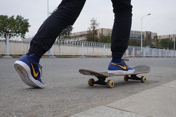 如何挑選滑板鞋 滑板鞋搭配什么褲子好 如何挑選滑板鞋 滑板鞋搭配什么褲子好