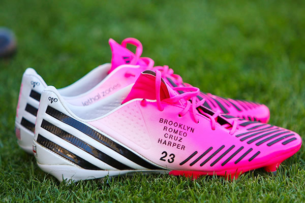 足球鞋鞋釘可分為哪幾種 足球鞋什么材質(zhì)的好 足球鞋鞋釘可分為哪幾種 足球鞋什么材質(zhì)的好