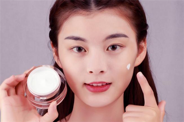 卡姿蘭素顏霜有防曬效果嗎 卡姿蘭素顏霜可以當(dāng)隔離用嗎 卡姿蘭素顏霜有防曬效果嗎 卡姿蘭素顏霜可以當(dāng)隔離用嗎