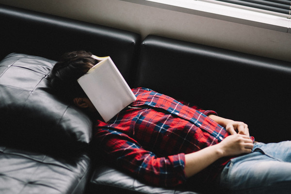 午后睡覺為什么會頭暈 午睡要注意什么 午后睡覺為什么會頭暈 午睡要注意什么