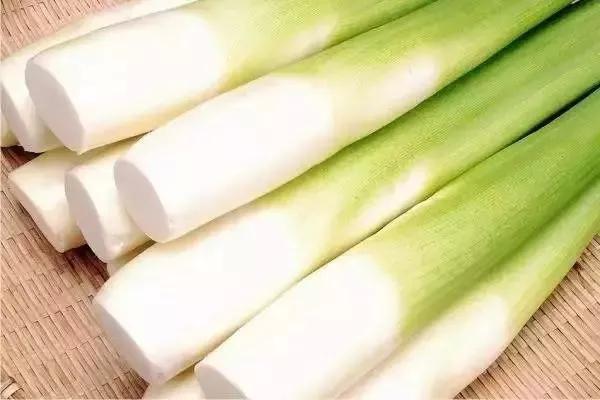 茭白里面有黑點能吃嗎 茭白放軟了能吃嗎 茭白里面有黑點能吃嗎 茭白放軟了能吃嗎