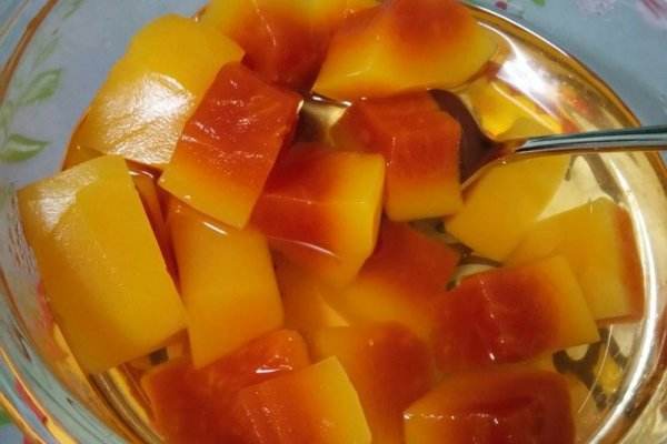 吃木瓜需要削皮嗎 生木瓜怎么吃好 吃木瓜需要削皮嗎 生木瓜怎么吃好