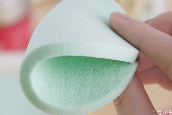 洗臉巾跟洗臉撲哪一個(gè)好 用洗臉撲洗臉的好處 洗臉巾跟洗臉撲哪一個(gè)好 用洗臉撲洗臉的好處